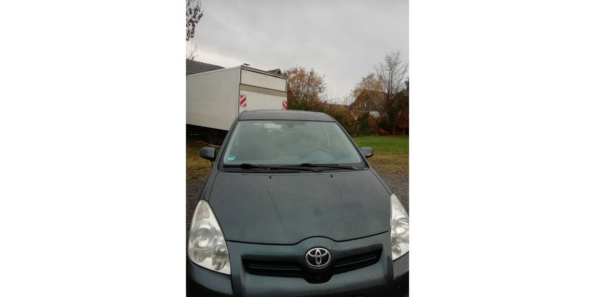 Toyota Corolla Verso 221.000 km 4.000 &euro; Medebach 59964