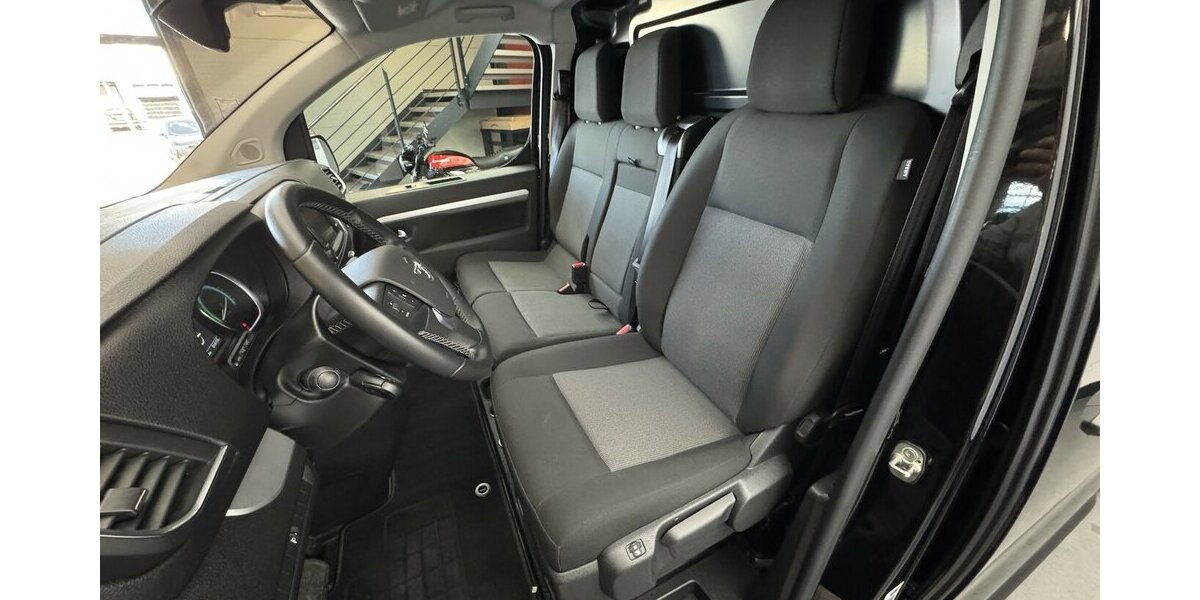 Opel Vivaro -e Cargo Elegance M 75 kWh 1. Hand 14.200 km 26.550 &euro; Lich 35423