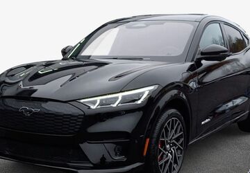 Ford Mustang Mach-E 5.712 km 53.998 &euro; Frankfurt 60386