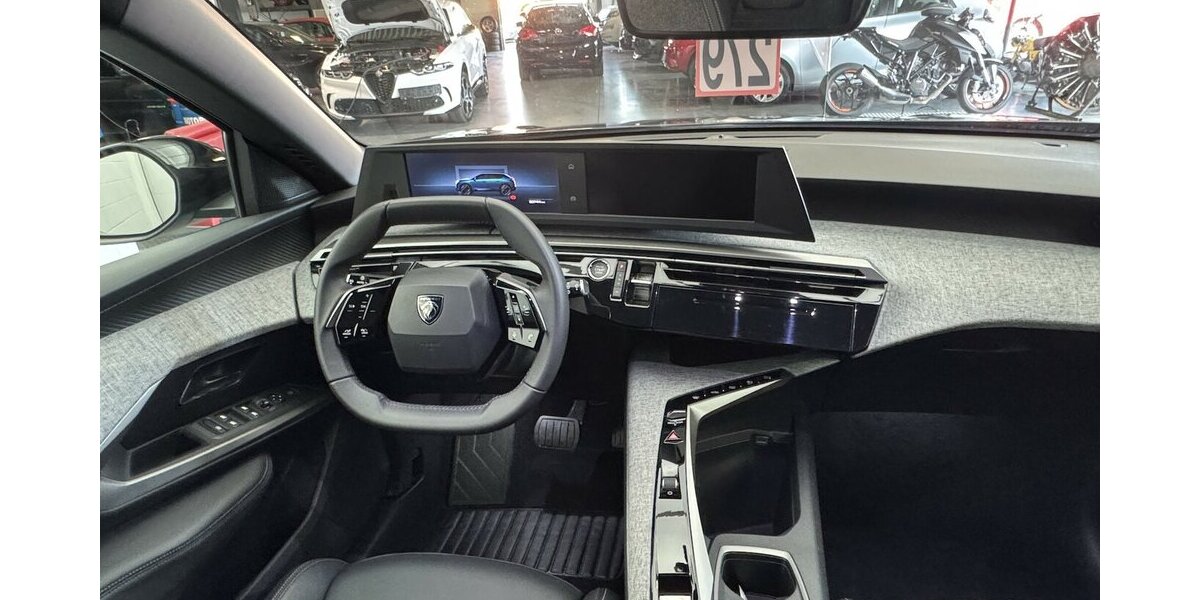 Peugeot 5008 145 Mild Hybrid Allure7 Sitzer LED CAM 30.800 km 27.520 &euro; Lich 35423