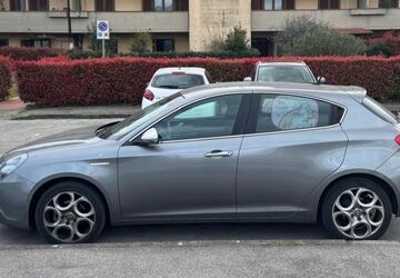 Alfa Romeo Giulietta 105.000 km 8.890 &euro; Livorno 57125
