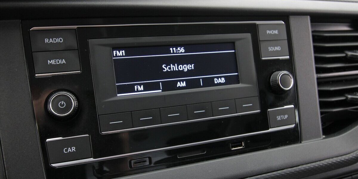 VW T6.1 Transporter Kombi lang 2.0 TDI 9-SITZER+AHK 146.949 km 28.900 &euro; Hagenow 19230