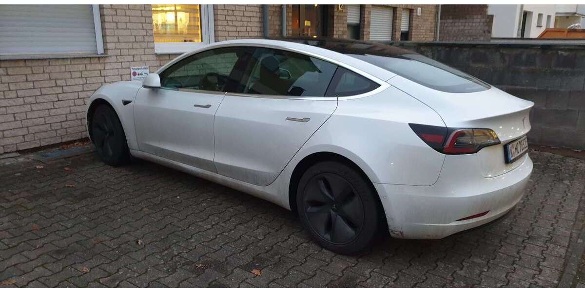 Tesla Model 3 72.000 km 24.500 &euro; Köln 51107