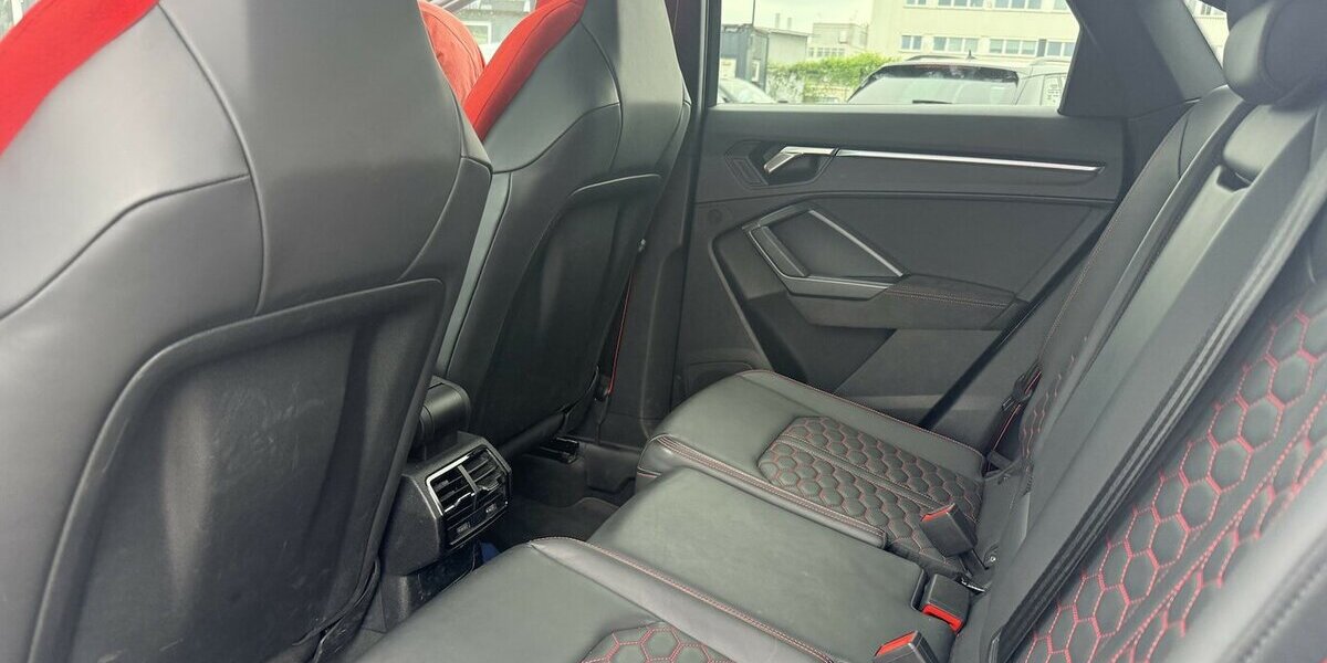 Audi RS Q3 2.5 TFSI quattro/Neuwertig 24.989 km 49.890 &euro; Frankfurt 60386
