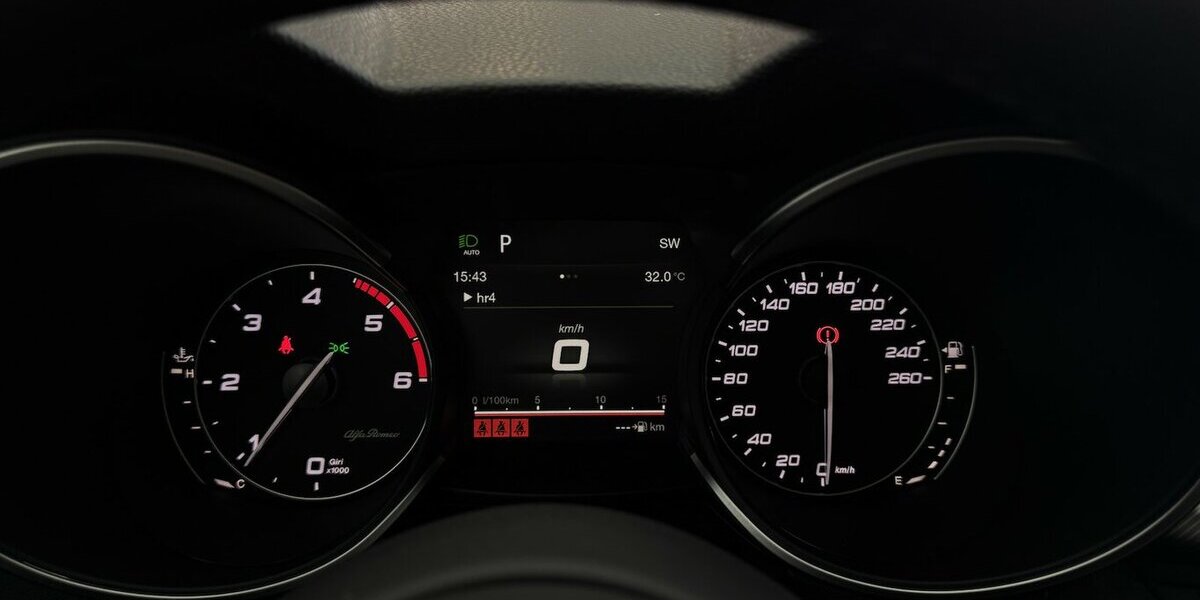 Alfa Romeo Stelvio 2.2 D Super Q4 LEDER AHK Pano LED 14.780 km 29.220 &euro; Lich 35423