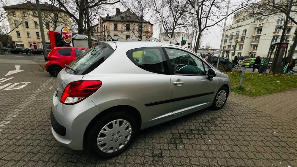 Peugeot 207 205.000 km 2.100 &euro; Frankfurt 