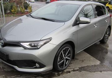 Toyota Auris 123.100 km 13.990 &euro; Köln 51105