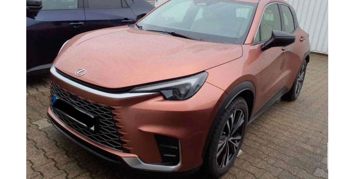 Lexus LBX 2.800 km 33.300 &euro; Germaringen 87656