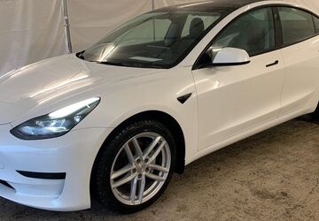 Tesla Model 3 48.406 km 29.150 &euro; Steinbach-Hallenberg OT Herges-Hallenberg 98587