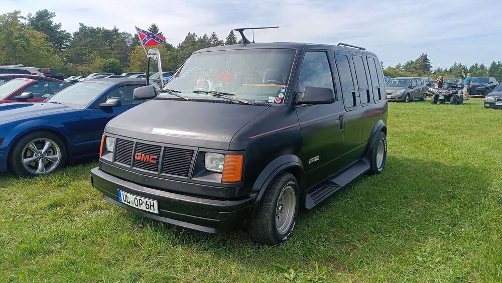 GMC Safari 123.000 km 9.000 &euro; Neufra 72419