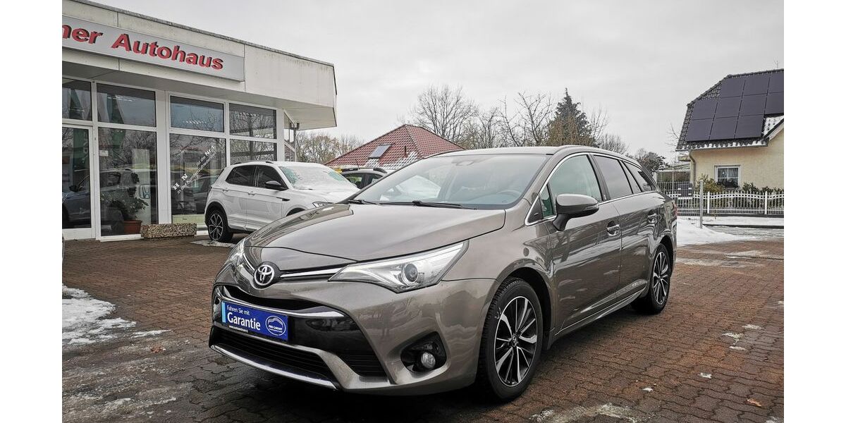 Toyota Avensis 68.230 km 17.900 &euro; Neuruppin 16816
