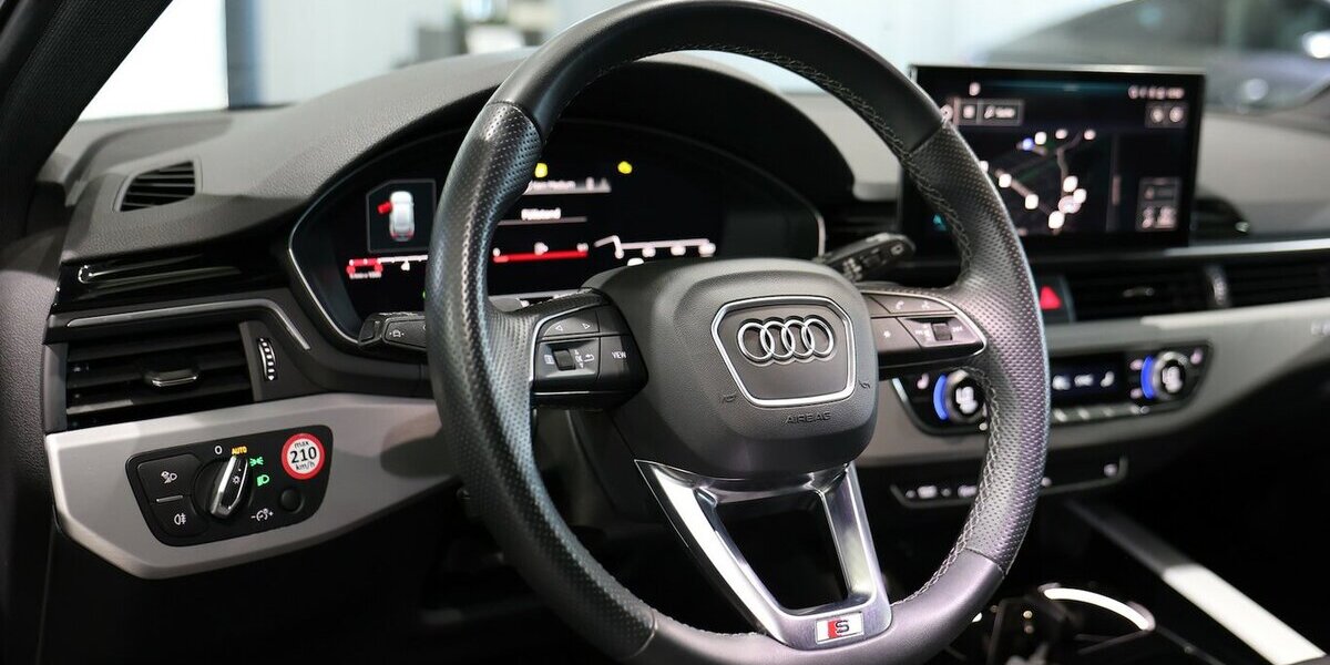 Audi A4 Avant 40 TFSI QUATTRO S-LINE SPORT BLACK TOP 113.000 km 27.444 &euro; Hamm 59077