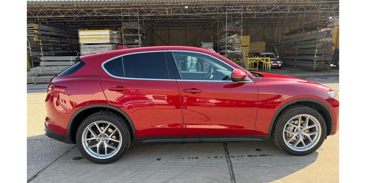 Alfa Romeo Stelvio 83.000 km 21.999 &euro; Recklinghausen 45659