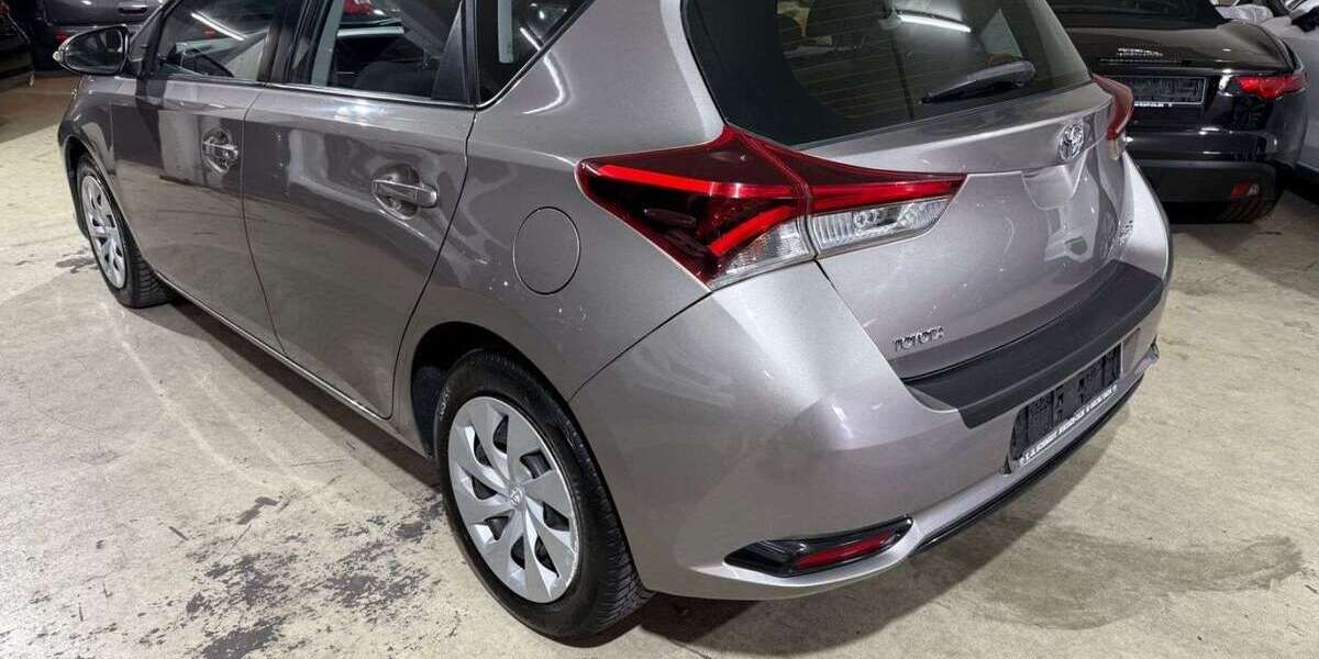 Toyota Auris 113.900 km 9.980 &euro; Mainz 55129