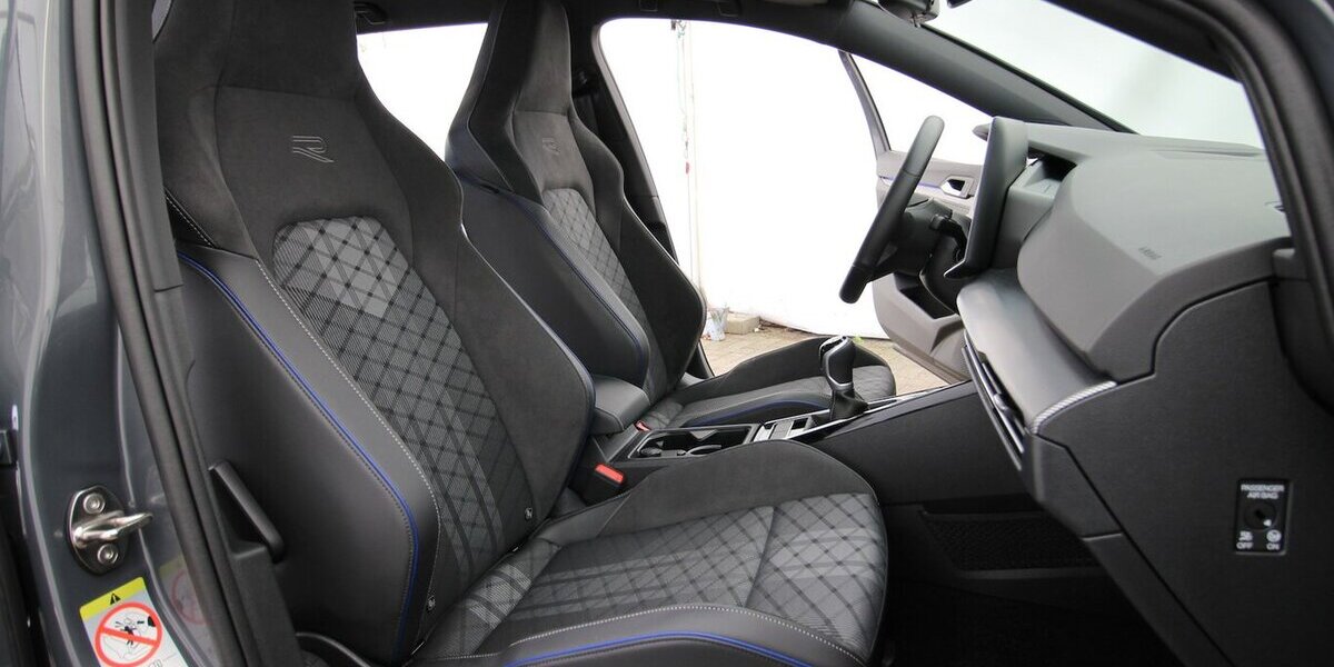VW Golf VIII Variant 1.5 TSI R-Line LED+KAMERA+ACC 29.927 km 26.500 &euro; Hagenow 19230