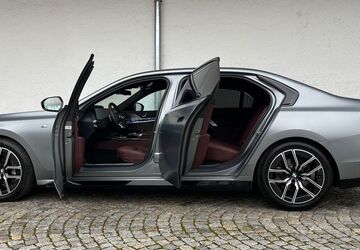 BMW 740 12.805 km 102.900 &euro; München 81245