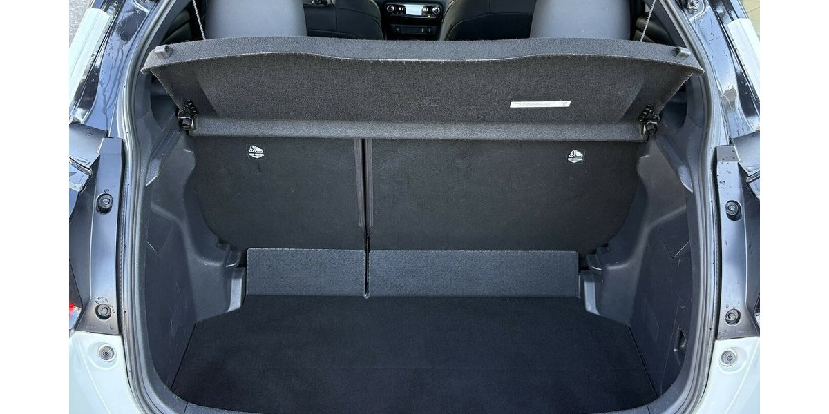 Toyota Yaris 1.5 Hybrid Black&White DAB/KAMERA/1.HAND 29.792 km 19.900 &euro; Villingen-Schwenningen 78054