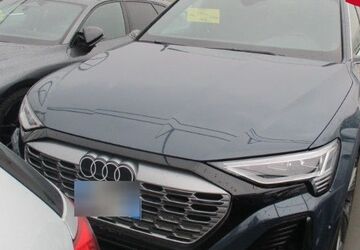 Audi Q8 e-tron 2.890 km 58.240 &euro; Wackersdorf 92442