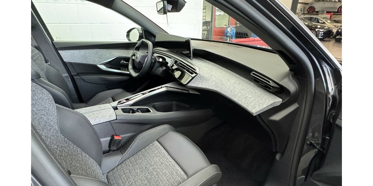 Peugeot 3008 Allure 145 Mild Hybrid Full LED 360° 38.211 km 24.870 &euro; Lich 35423