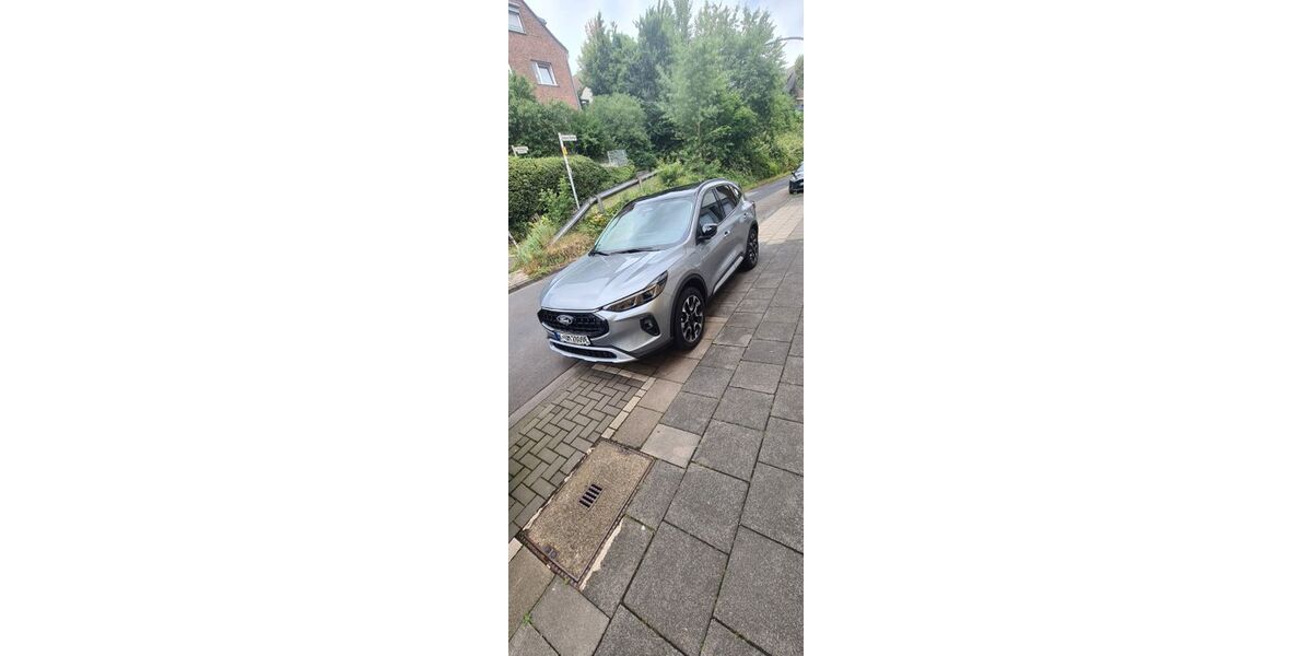 Ford Kuga 5.800 km 43.900 &euro; Köln 50829