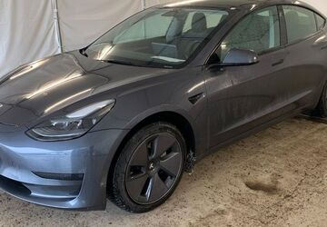 Tesla Model 3 23.453 km 26.450 &euro; Steinbach-Hallenberg OT Herges-Hallenberg 98587