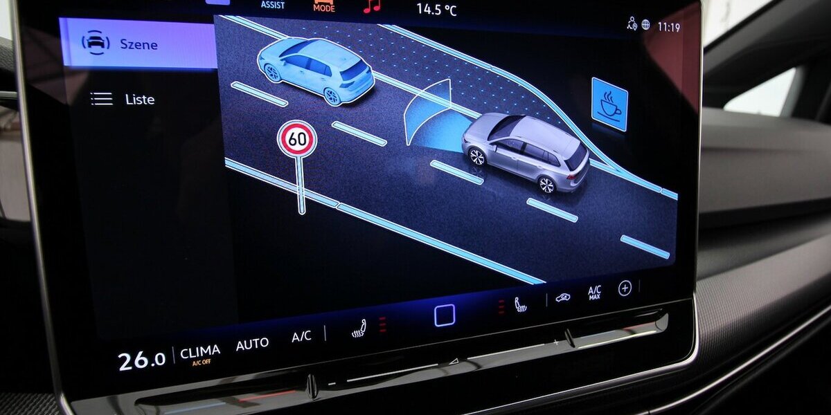 VW Golf VIII Variant 1.5 TSI R-Line LED+KAMERA+ACC 29.927 km 26.500 &euro; Hagenow 19230