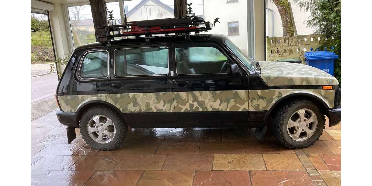 Lada Urban 79.000 km 14.999 &euro; wallerfangen 66798