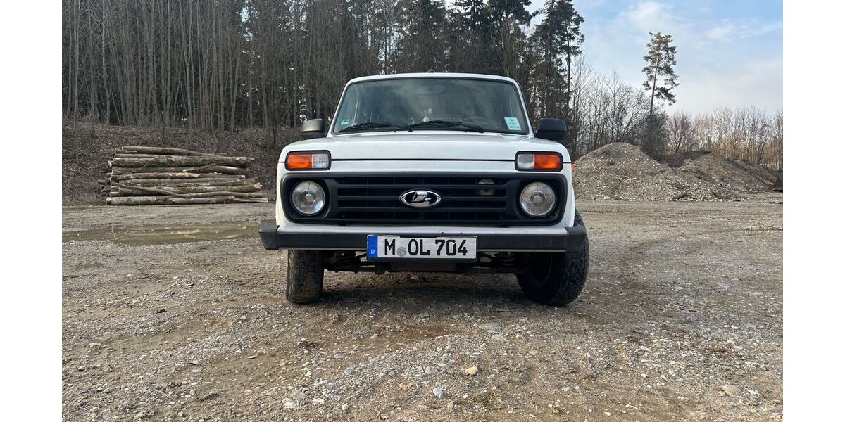 Lada Niva 59.000 km 12.900 &euro; Gräfelfing 82166