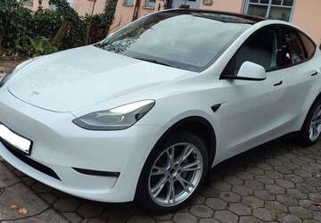 Tesla Model Y 43.800 km 31.400 &euro; München 80798