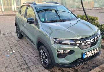 Dacia Spring 8.000 km 11.500 &euro; München 81248