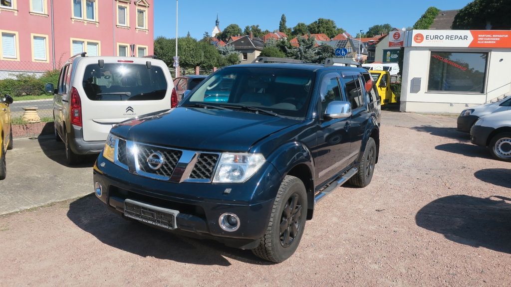 Nissan Pathfinder 258.000 km 7.995 &euro; Coswig 01640