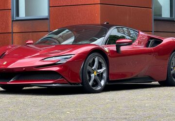 Ferrari SF90 5.800 km 379.900 &euro; Flensburg 24944