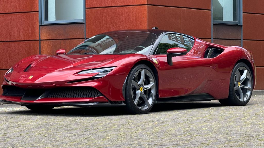 Ferrari SF90 5.800 km 379.900 &euro; Flensburg 24944