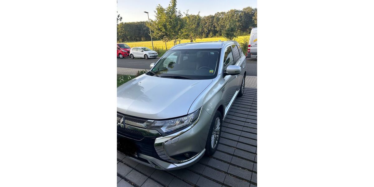 Mitsubishi Plug-in Hybrid Outlander 43.000 km 22.000 &euro; Oberhausen 46147