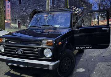 Lada Niva 32.000 km 11.950 &euro; Aachen 52066