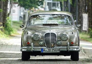Jaguar Daimler 60.000 km 27.000 &euro; München 81827