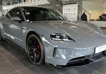 Porsche Taycan 12.990 km 132.700 &euro; Bielefeld 33719