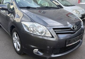 Toyota Auris 173.300 km 5.700 &euro; Dörfles-Esbach 96487