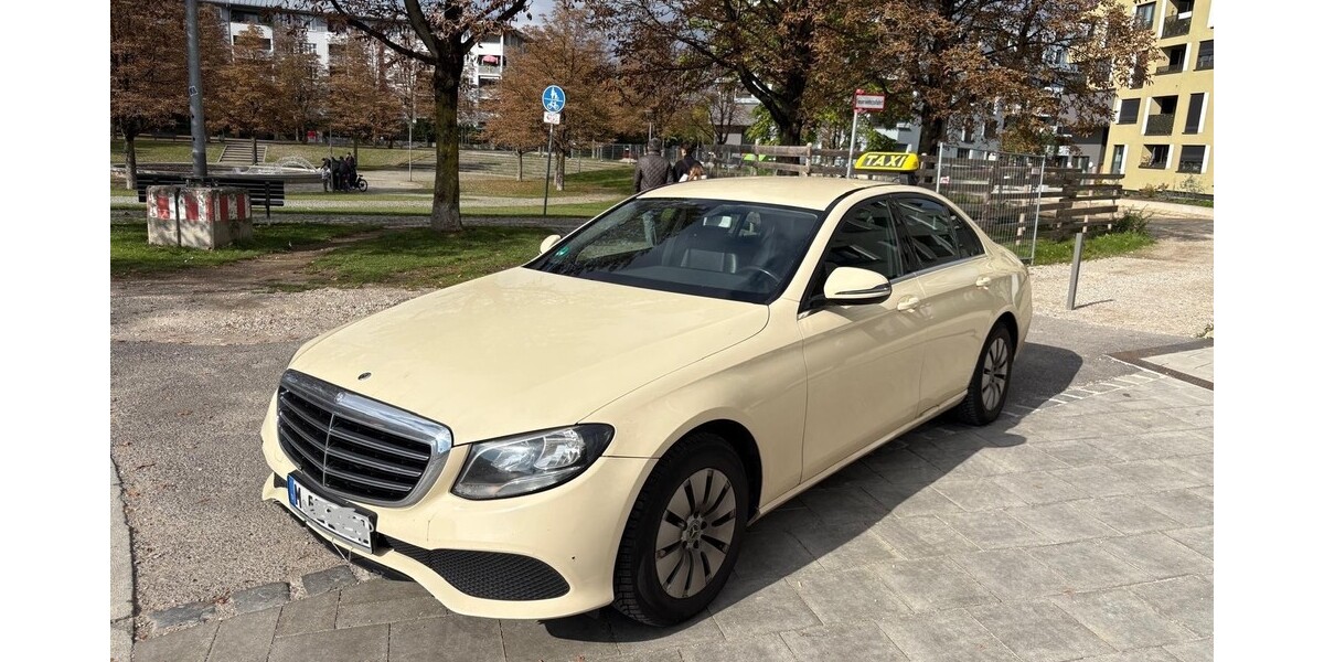 Mercedes-Benz 220 351.000 km 9.990 &euro; München 80313