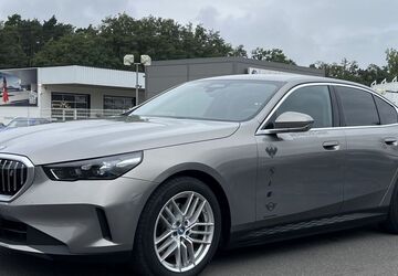 BMW i5 3.000 km 65.813 &euro; Wildau 15745