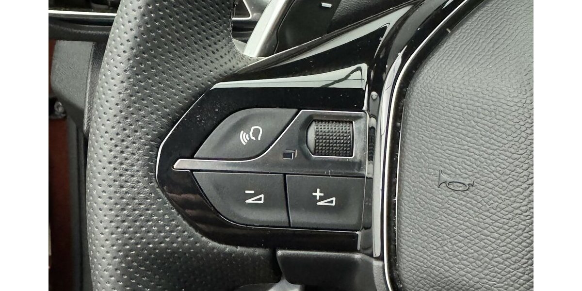 Peugeot 5008 130 EAT8 Allure 1.Hand AHK 13.300 km 25.770 &euro; Lich 35423