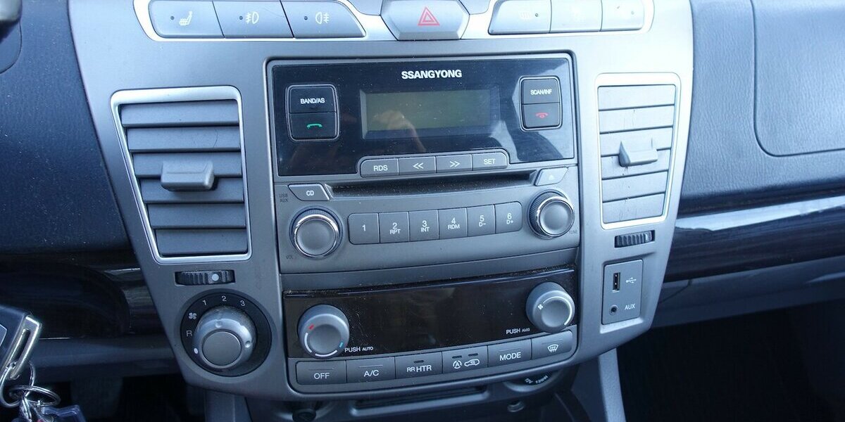 SsangYong Rodius 7-Sitzer Sitzheizung Ganzjahresreifen Alu 129.400 km 7.950 &euro; Neumarkt/OPf 92318