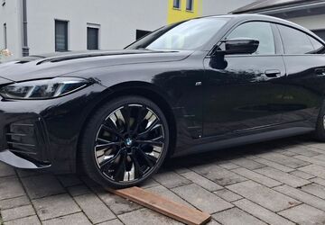 BMW i4 5.500 km 61.000 &euro; Aholming 94527