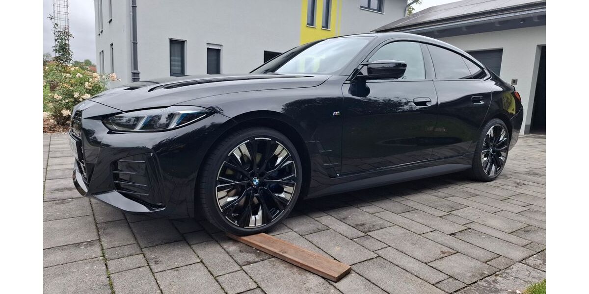 BMW i4 5.500 km 61.000 &euro; Aholming 94527