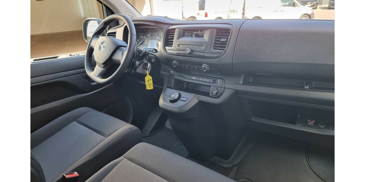 Opel Zafira Life Edition M Vivaro 9-Sitzer Automatik 84.300 km 28.500 &euro; Garrel 49681