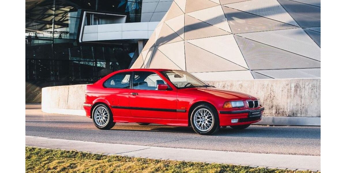 BMW 323 118.600 km 13.900 &euro; München 80804