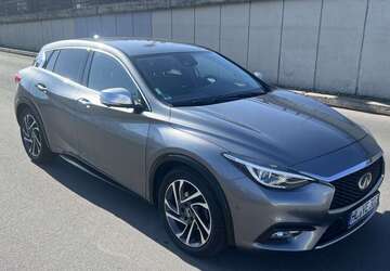 INFINITI Q30 165.972 km 12.900 &euro; Berlin 10627