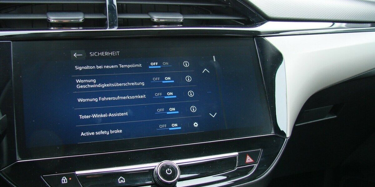 Opel Corsa 1.2 Turbo Edition Kamera 180º LED Totwinkel 8.205 km 17.980 &euro; Falkensee 14612