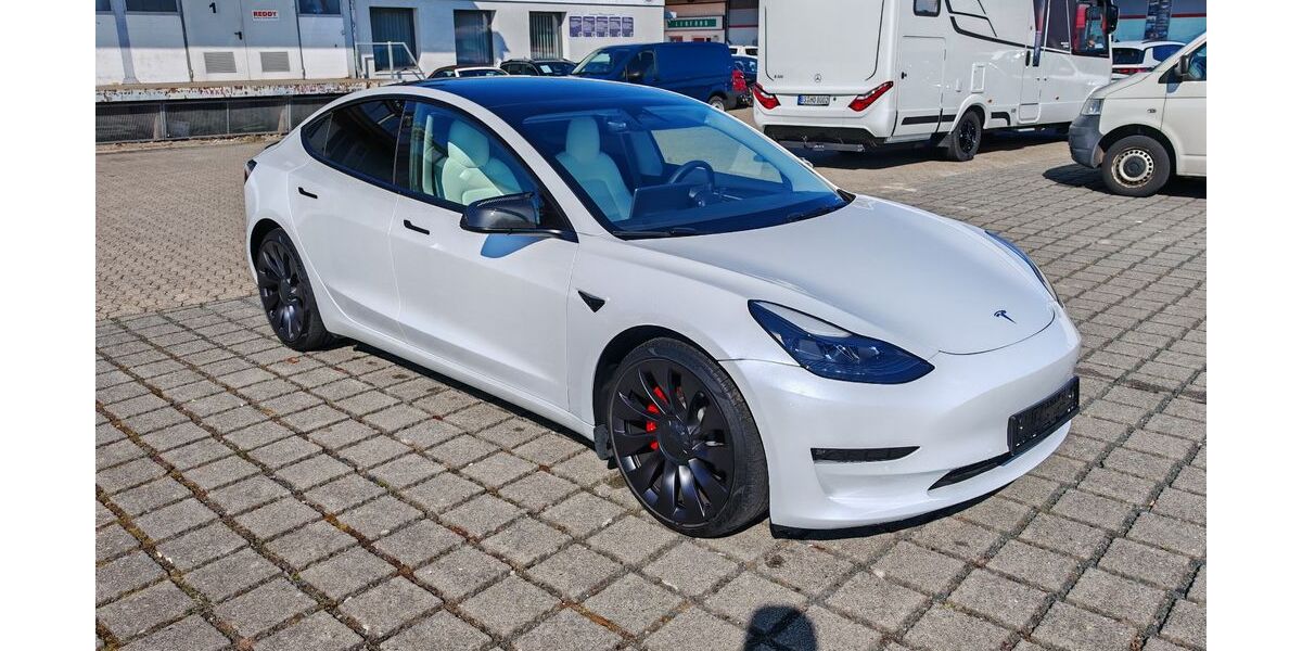 Tesla Model 3 56.545 km 26.970 &euro; Braunschweig 38112