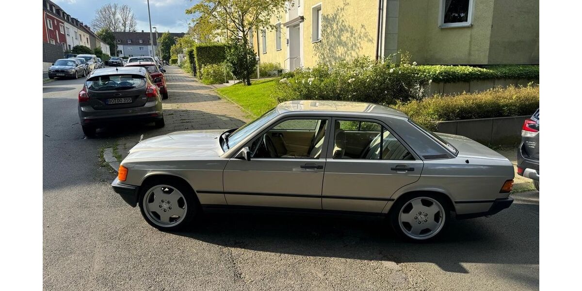 Mercedes-Benz 190 122.500 km 9.990 &euro; Bochum 44797